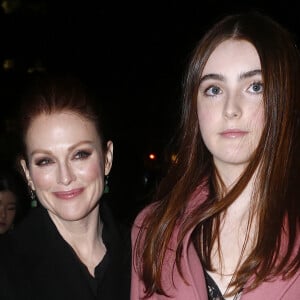 Julianne Moore et sa fille Liv Freundlich - Les célébrités arrivent au défilé Bottega Veneta à l'occasion de la Fashion Week de New York le 9 février 2018.