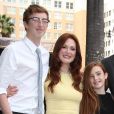 Julianne Moore, son mari Bart Freundlich et leurs deux enfants, Caleb et Liv - Julianne Moore reçoit son étoile sur le "Walk Of Fame" à Hollywood, le 3 octobre 2013.  