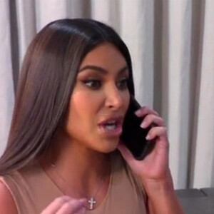 Kim Kardashian s'occupe d'un prisonnier dans le couloir de la mort lors du tournage d'une publicité dans le nouvel épisode "Keeping Up With The Kardashians". Le 23 avril 2020.