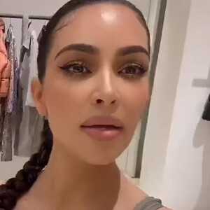Kim Kardashian présente sa nouvelle collection de lingerie à ses fans "SKIMS Stretch Rib". Los Angeles. Le 17 avril 2020.