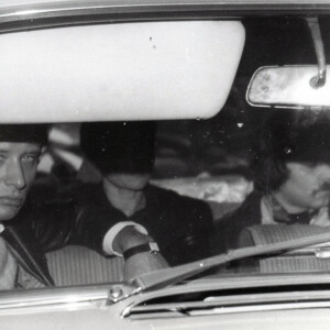 Johnny Hallyday à son arrivée à l'hôpital de Versailles, où Sylvie Vartan a été transportée après son accident de voiture. Le 12 avril 1968 © Keystone Press Agency / Zuma Press / Bestimage