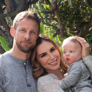 Brittny Ward, son fiancé Jenson Button et leur fils Hendrix. Avril 2020.