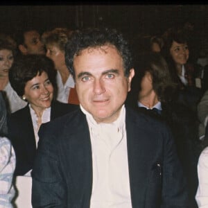 Archives - Guy Béart et ses filles Emmanuelle et Eve au concert de Henri Salvador. Paris. Le 8 novembre 1982.