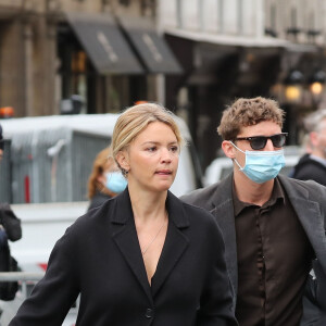 Virginie Efira et son compagnon Niels Schneider - Hommage à Guy Bedos en l'église de Saint-Germain-des-Prés à Paris le 4 juin 2020.