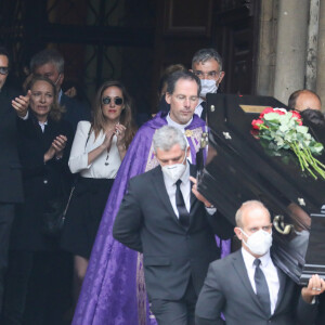 Nicolas Bedos, Joëlle Bercot (femme de Guy Bedos), Victoria Bedos - Sorties - Hommage à Guy Bedos en l'église de Saint-Germain-des-Prés à Paris le 4 juin 2020.