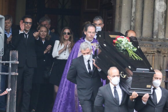 Nicolas Bedos, Joëlle Bercot (femme de Guy Bedos), Victoria Bedos - Sorties - Hommage à Guy Bedos en l'église de Saint-Germain-des-Prés à Paris le 4 juin 2020.