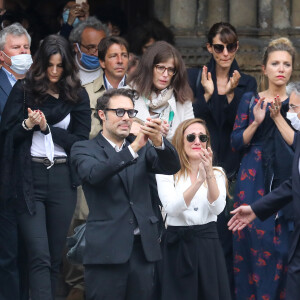 Nicolas Bedos, Victoria Bedos, Doria Tillier - Sorties - Hommage à Guy Bedos en l'église de Saint-Germain-des-Prés à Paris le 4 juin 2020.