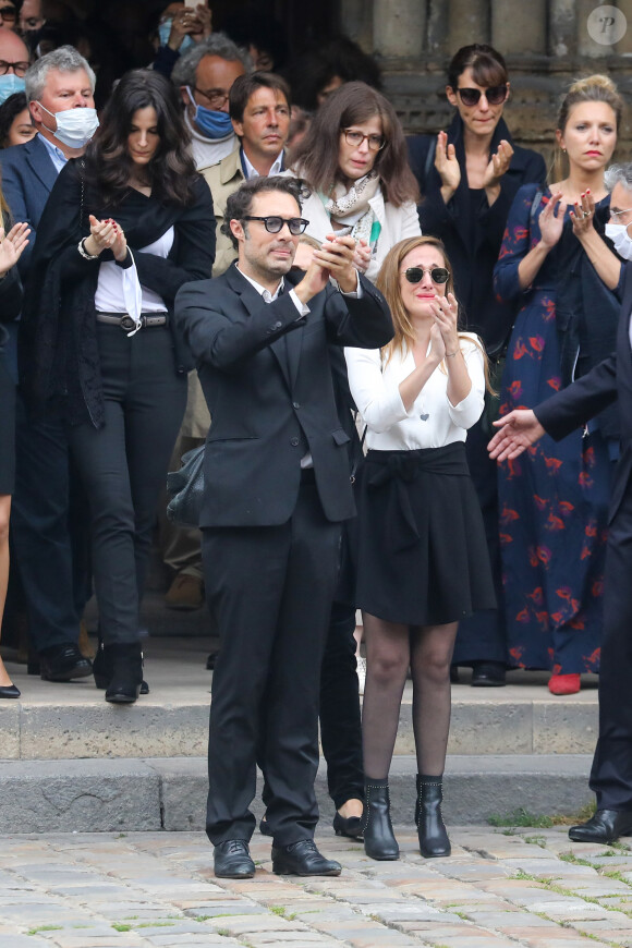 Nicolas Bedos, Victoria Bedos, Doria Tillier - Sorties - Hommage à Guy Bedos en l'église de Saint-Germain-des-Prés à Paris le 4 juin 2020.