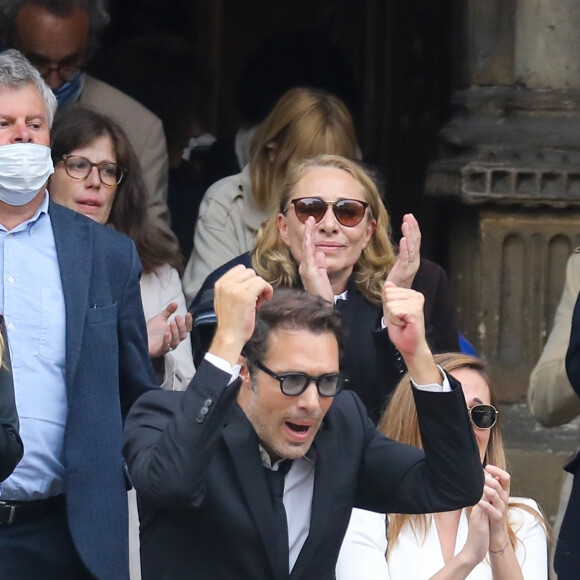 Nicolas Bedos, Joëlle Bercot (femme de Guy Bedos), Victoria Bedos, Doria Tillier - Sorties - Hommage à Guy Bedos en l'église de Saint-Germain-des-Prés à Paris le 4 juin 2020.