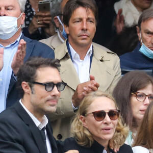 Nicolas Bedos, Joëlle Bercot (femme de Guy Bedos), Victoria Bedos, Doria Tillier - Sorties - Hommage à Guy Bedos en l'église de Saint-Germain-des-Prés à Paris le 4 juin 2020.