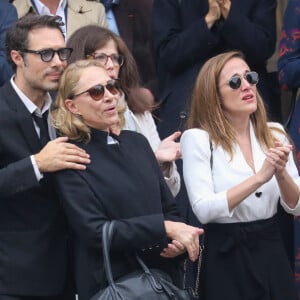 Nicolas Bedos, Joëlle Bercot (femme de Guy Bedos), Victoria Bedos - Sorties - Hommage à Guy Bedos en l'église de Saint-Germain-des-Prés à Paris le 4 juin 2020.