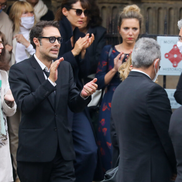 Nicolas Bedos, Victoria Bedos, Doria Tillier - Sorties - Hommage à Guy Bedos en l'église de Saint-Germain-des-Prés à Paris le 4 juin 2020.