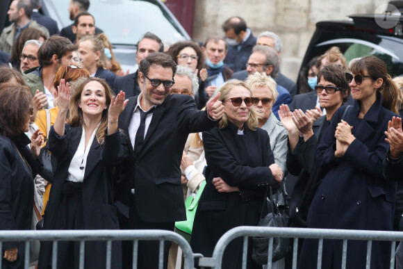 Victoria Bedos, Nicolas Bedos, Joëlle Bercot, Muriel Robin et sa compagne Anne Le Nen, Doria Tillier - Sorties - Hommage à Guy Bedos en l'église de Saint-Germain-des-Prés à Paris le 4 juin 2020.