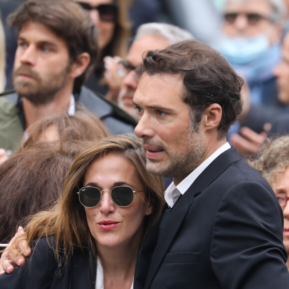 Victoria Bedos, Nicolas Bedos, Joëlle Bercot, Mireille Dumas - Sorties - Hommage à Guy Bedos en l'église de Saint-Germain-des-Prés à Paris le 4 juin 2020.