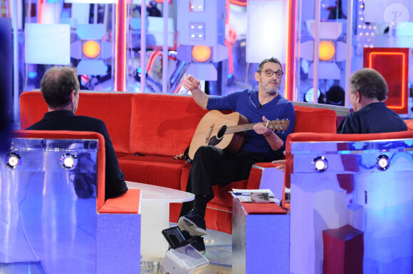 Exclusif - Les Bodin's (Vincent Dubois, qui avait même amené sa guitare) et Jean-Christian Fraiscinet) étaient les invités de Michel Drucker dans l'émission Vivement Dimanche enregistrée - sans public en raison de l'épidémie de coronavirus - au studio Gabriel le 13 mai 2020 et diffusée le 7 juin. © Guillaume Gaffiot / Bestimage