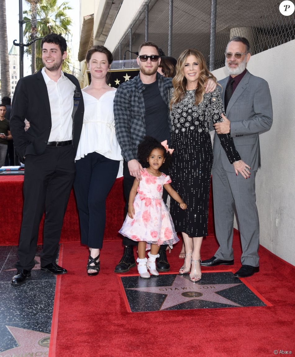 Rita Wilson entourée de son mari Tom Hanks et ses enfants Truman Hanks, Elizabeth Hanks et Chet ...