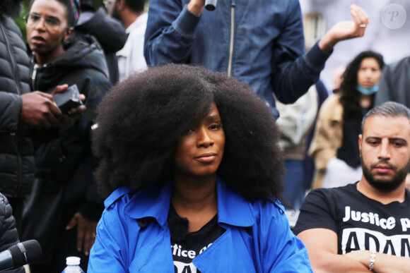 Assa Traoré à la conférence de presse " Justice pour Adama " à Paris, le 9 juin 2020. Le jeune homme est décédé lors de son interpellation par les gendarmes en juillet 2016 à Beaumont-sur-Oise (Val-d'Oise).