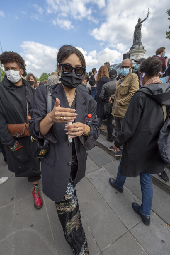Camelia Jordana lors d'une manifestation contre le racisme et les violences policières place de la République à Paris le 9 juin 2020