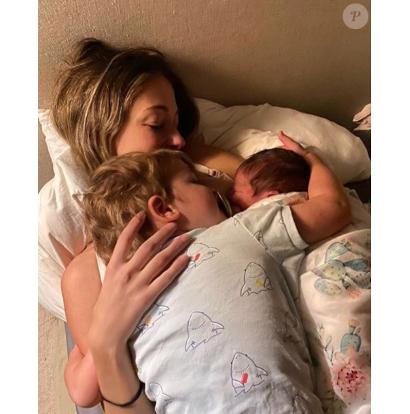 Camille Schneiderlin et son mari Morgan Schneiderlin sont les parents d'un deuxième enfant, une petite fille prénommée Keira. Elle est née le 25 septembre 2020. La maman a dévoilé des photos de famille et les coulisses de son accouchement.