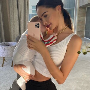 Nabilla Benattia avec son fils Milann, le 31 mars 2020, sur Instagram