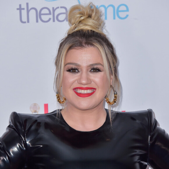 Kelly Clarkson au photocall de la soirée des Hollywood Beauty Awards dans la salle de réception "Taglyan Complex" dans le quartier de Hollywood à Los Angeles, Californie, Etats-Unis, le 6 février 2020.