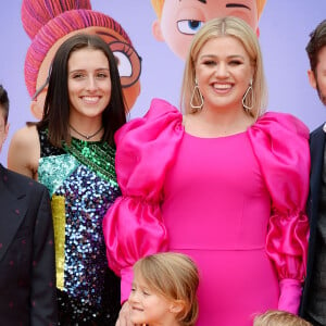 Kelly Clarkson, Brandon Blackstock avec Seth, Savannah, Remington et River Rose - Avant-première du film "UglyDolls" au cinéma "Regal Cinemas L.A. LIVE" à Los Angeles, le 28 avril 2019.