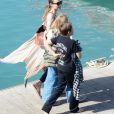 Exclusif - Angelina Jolie prend du bon temps avec ses enfants Vivienne et Knox, en marge du tournage du film "Eternals", sur l'île de Formentera en Espagne. Le 2 novembre 2019.