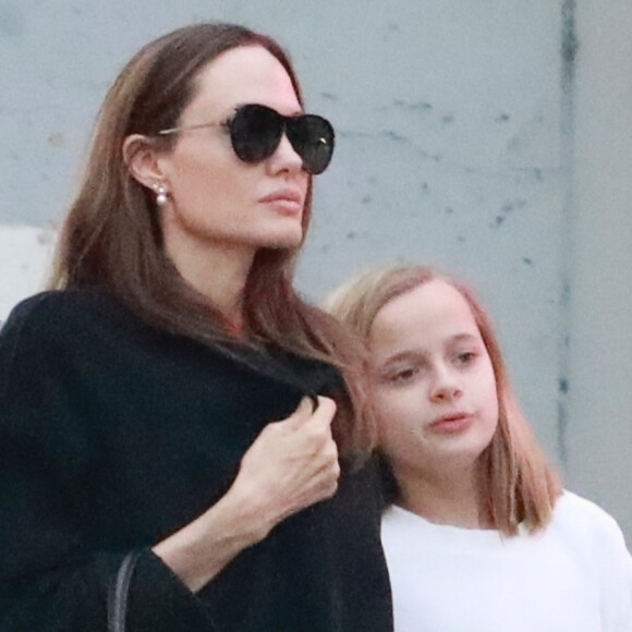 Exclusif - Angelina Jolie a passé l'après-midi avec sa fille Vivienne à Los Angeles le 5 janvier 2020. Elles se sont rendu chez un opticien dans un centre commercial.