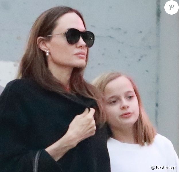 Exclusif - Angelina Jolie a passé l'après-midi avec sa fille Vivienne à Los Angeles le 5 janvier 2020. Elles se sont rendu chez un opticien dans un centre commercial.