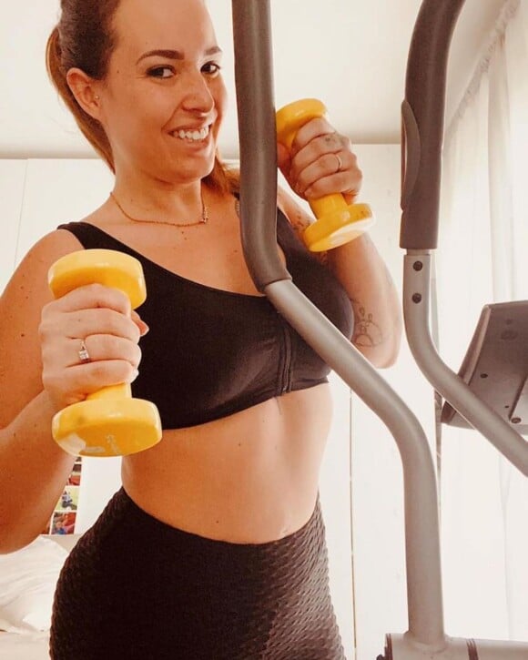 Kelly Helard sportive sur Instagram, le 10 mai 2020
