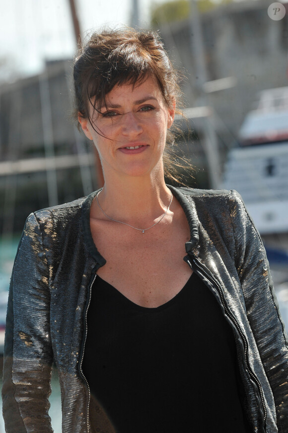 Anne Caillon pose pour le photocall de la série "Dos Au Mur" lors du 15e Festival de La Fiction Tv à La Rochelle. Le 13 Septembre 2013.