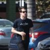 Exclusif - Dylan Minnette se promène après être allé chez Starbucks avec ses amis à Los Angeles le 5 mai 2018. © CPA/Bestimage