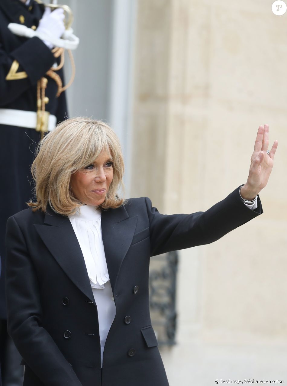 La première dame Brigitte Macron - Le roi et la reine d&#039;Espagne sortent du palais de l&#039;Elysée à Paris après un déjeuner avant la cérémonie à l&#039;occasion de la première journée nationale d&#039;hommage aux victimes du terrorisme le 11 mars 2020. © Dominique Jacovides / Bestimage