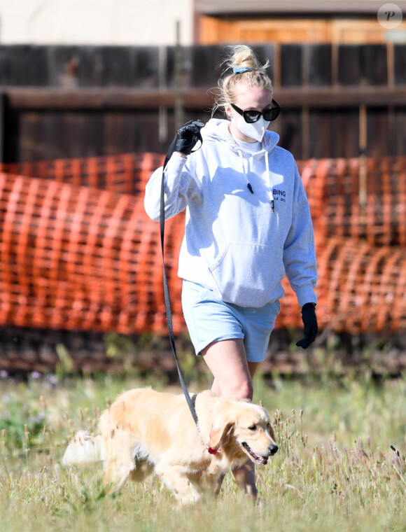 Exclusif - Joe Jonas et sa femme Sophie Turner (enceinte) passent une journée romantique à Santa Barbara le 25 mai 2020.