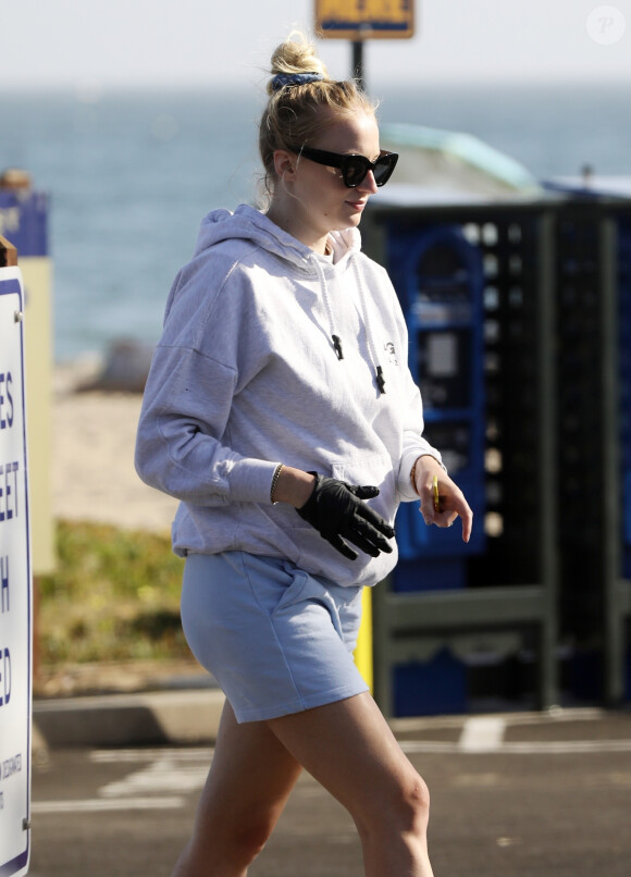 Exclusif - Joe Jonas et sa femme Sophie Turner (enceinte) passent une journée romantique à Santa Barbara le 25 mai 2020.