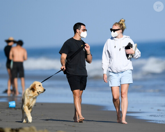 Exclusif - Joe Jonas et sa femme Sophie Turner (enceinte) passent une journée romantique à Santa Barbara le 25 mai 2020.
