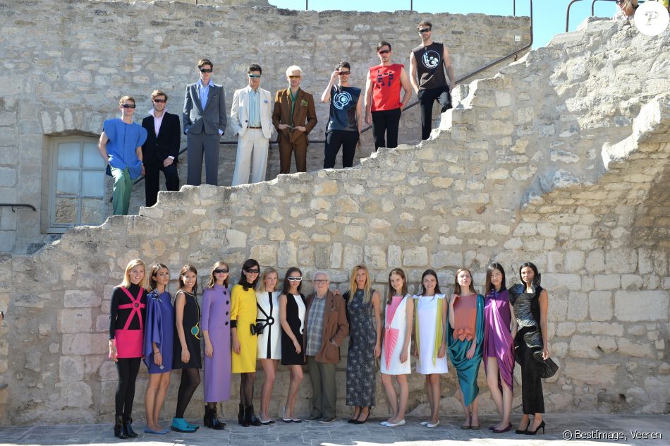 Pierre Cardin - Pierre Cardin lors de la présentation de sa collection 2016 au chateau du Marquis de Sade à Lacoste le 9 juillet 2016. © Veeren / Bestimage