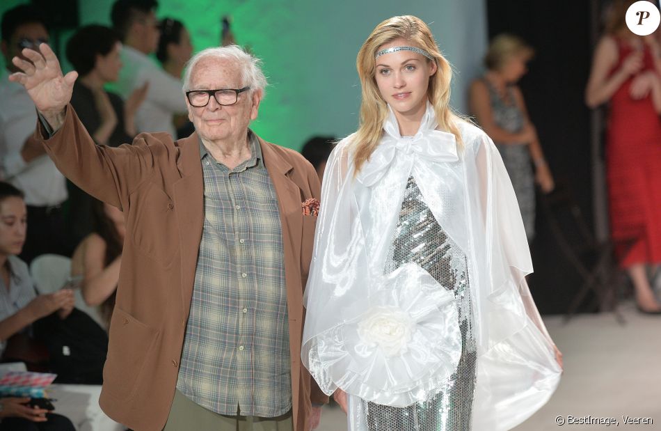 Pierre Cardin - Pierre Cardin lors de la présentation de sa collection 2016 au chateau du Marquis de Sade à Lacoste le 9 juillet 2016. © Veeren / Bestimage