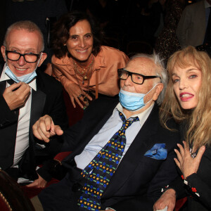 Jean Paul Gaultier, Inès de La Fressange, Pierre Cardin, Arielle Dombasle - Intérieur et cocktail - Soirée exceptionnelle en l'honneur de Pierre Cardin à l'occasion des 70 ans de sa maison de couture et projection du film documentaire "House of Cardin" suivi d'un cocktail au théâtre du Châtelet à Paris, le 21 septembre 2020. © Philippe Baldini/Bestimage