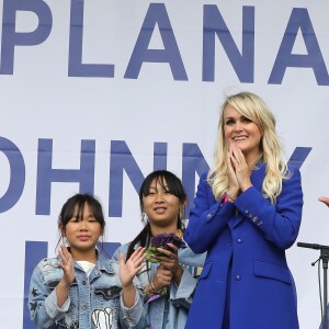 Laeticia Hallyday et ses filles Joy et Jade - Laeticia Hallyday et ses filles Jade et Joy inaugurent une esplanade portant le nom de Johnny Hallyday située en face du Zénith de Toulouse, le 15 juin 2019, date hautement symbolique puisque le rockeur aurait eu 76 ans. © Dominique Jacovides/Bestimage