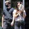 Megan Fox, sans son alliance et sans masque de protection, va acheter son déjeuner à emporter chez "Erewhon" à Calabasas, le 14 mai 2020.