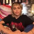 Miley Cyrus dans un live Instagram mettant en vedette Trixie Mattel et Milk de l'émission "RuPaul's Drag Race" pendant l'épidémie de coronavirus (Covid-19) à Los Angeles.