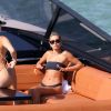 Bella Hadid et Hailey Baldwin le 29 avril 2018 à Miami. 