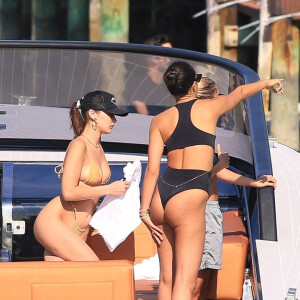 Bella Hadid à bord du bateau "The Groot" de D. Grutman à Miami, le 29 avril 2018.
