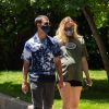 Exclusif - Sophie Turner, enceinte, et son mari Joe Jonas se baladent à Los Angeles. Le 24 juin 2020.