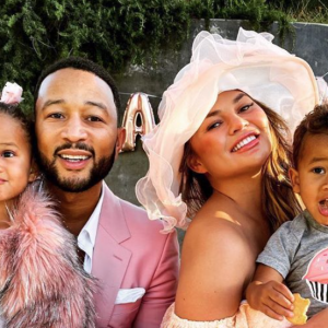 Chrissy Teigen, John Legend et leurs deux enfants, Luna et Miles. Juin 2020.