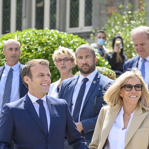 Le Président de la République Emmanuel Macron et sa femme la Première Dame Brigitte Macron sont allés voter à la Mairie du Touquet-Paris-Plage lors du second tour des élections municipales, le 28 juin 2020. © Eliot Blondet/Pool/Bestimage