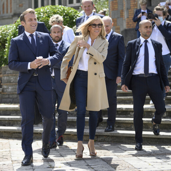 Le Président de la République Emmanuel Macron et sa femme la Première Dame Brigitte Macron sont allés voter à la Mairie du Touquet-Paris-Plage lors du second tour des élections municipales, le 28 juin 2020. © Eliot Blondet/Pool/Bestimage