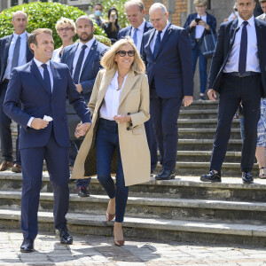 Le Président de la République Emmanuel Macron et sa femme la Première Dame Brigitte Macron sont allés voter à la Mairie du Touquet-Paris-Plage lors du second tour des élections municipales, le 28 juin 2020. © Eliot Blondet/Pool/Bestimage