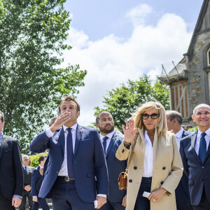 Le Président de la République Emmanuel Macron et sa femme la Première Dame Brigitte Macron sont allés voter à la Mairie du Touquet-Paris-Plage lors du second tour des élections municipales, le 28 juin 2020. © Eliot Blondet/Pool/Bestimage